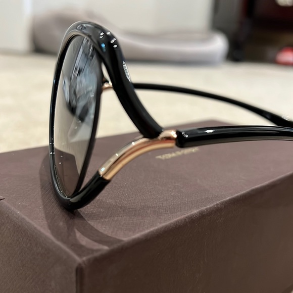 Tom Ford NWT FT0578 Injected Sunglasses black and gold. - Picture 3 of 7